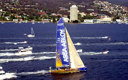 2001 Sydney Hobart Race.. Hobart 29/12/01: The Swedish Volvo 60 Assa Abloy close to taking line honours at the finish in Hobart.  Photo: Ian Mainsbridge/PPL