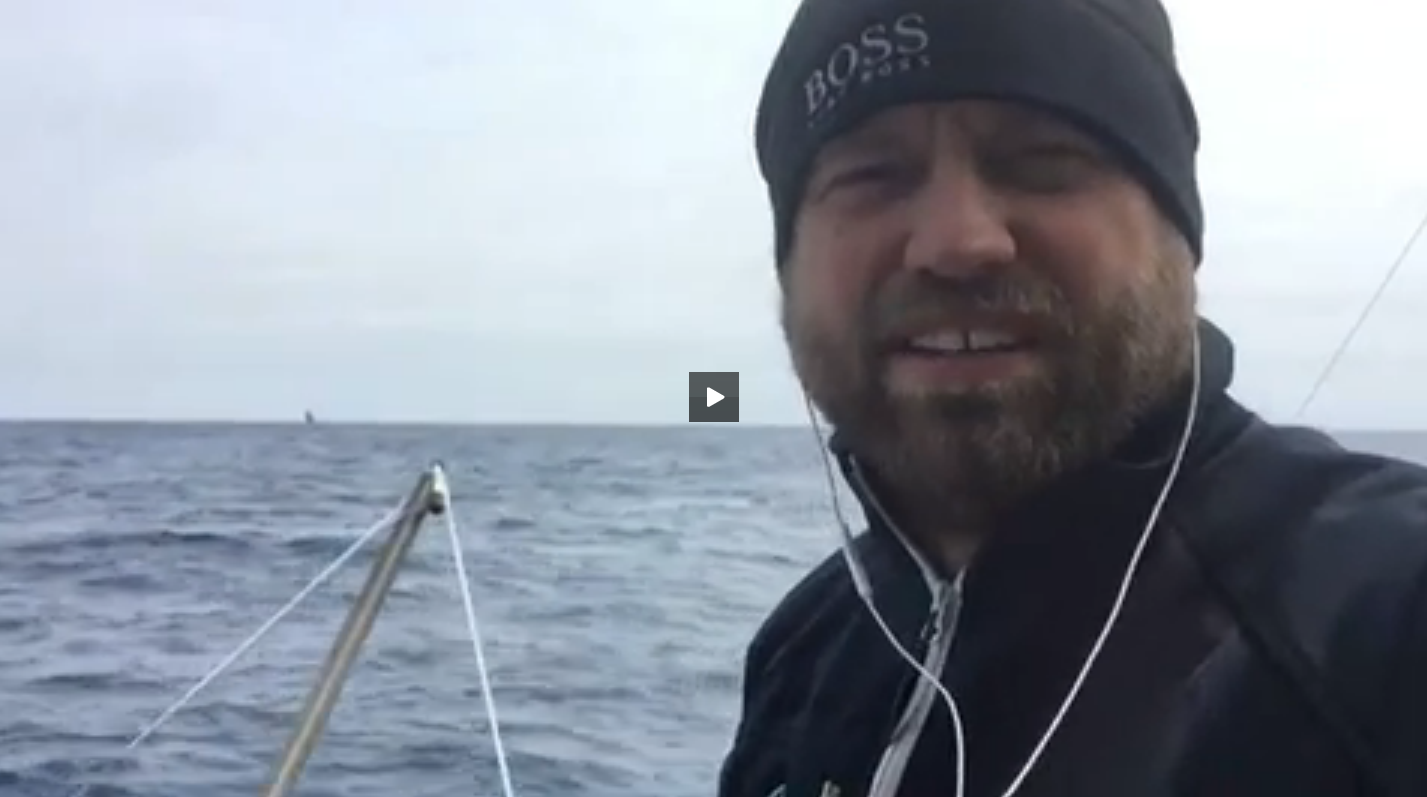 Alex Thomson neck and neck to Armel le Clac'h, Video