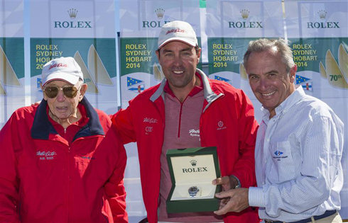 Bob Oatley, Owner of WILD OATS XI, and Skipper Mark Richards receive the Rolex Yacht-Master timepiece for Line Honours from Jean-Nel Bioul, Rolex SA