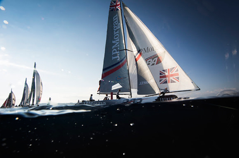 The J.P. Morgan BAR Extreme 40 racing in Nice (C) Lloyd images